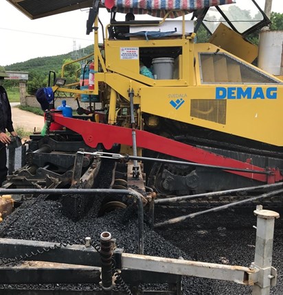 Máy rải BTN Demag DF140c