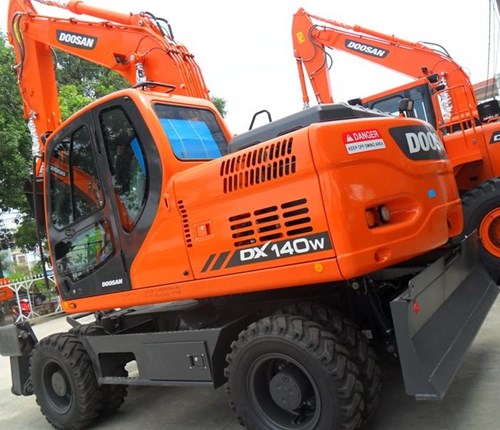 Xúc đào bánh lốp DX140W